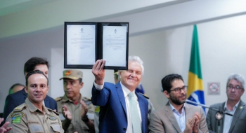 Goiás reduz prazo para promoção de policiais militares e bombeiros